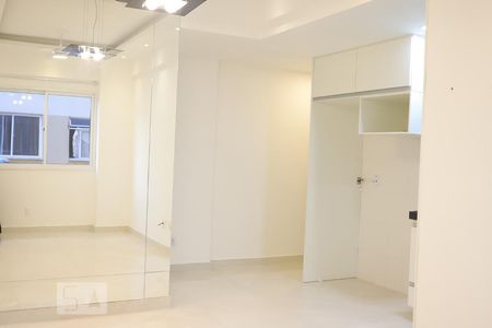 Sala de apartamento para alugar com 2 quartos, 55m² em Barra da Tijuca, Rio de Janeiro