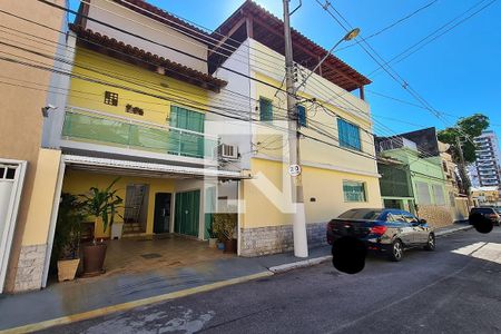Casa à venda com 368m², 4 quartos e 2 vagasFachada