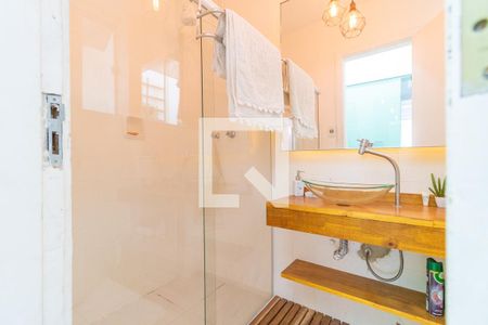 Casa à venda com 368m², 4 quartos e 2 vagasBanheiro social