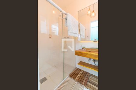 Casa à venda com 368m², 4 quartos e 2 vagasBanheiro social