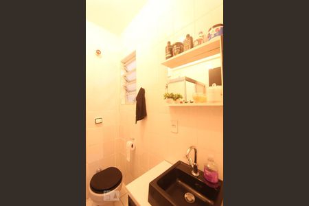 BANHEIRO de apartamento à venda com 1 quarto, 30m² em Floresta, Porto Alegre