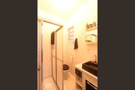 BANHEIRO de apartamento à venda com 1 quarto, 30m² em Floresta, Porto Alegre