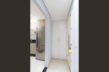 Apartamento para alugar com 77m², 3 quartos e 2 vagasEntrada do apartamento e cozinha