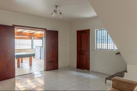 Sala de casa para alugar com 3 quartos, 240m² em Taboão, Diadema