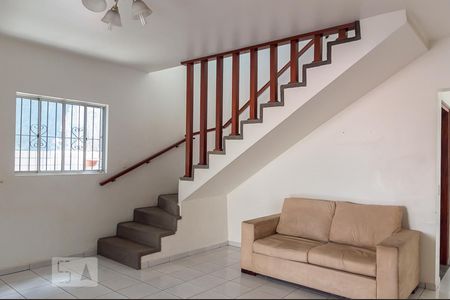 Sala de casa para alugar com 3 quartos, 240m² em Taboão, Diadema