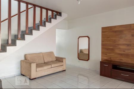 Sala de casa para alugar com 3 quartos, 240m² em Taboão, Diadema