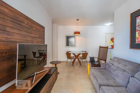Sala de apartamento à venda com 2 quartos, 72m² em Jardim Tupanci, Barueri