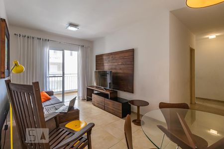 Sala de apartamento à venda com 2 quartos, 72m² em Jardim Tupanci, Barueri