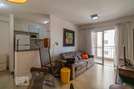 Sala de apartamento à venda com 2 quartos, 72m² em Jardim Tupanci, Barueri