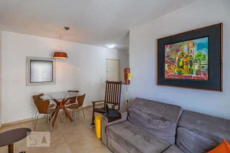 Sala de apartamento à venda com 2 quartos, 72m² em Jardim Tupanci, Barueri