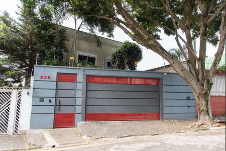 Casa à venda com 350m², 5 quartos e 3 vagasFachada