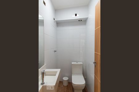 Casa à venda com 350m², 5 quartos e 3 vagasBanheiro externo