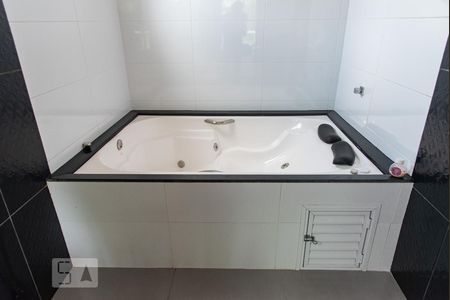 Casa à venda com 350m², 5 quartos e 3 vagasBanheira
