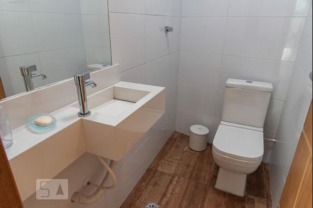 Casa à venda com 350m², 5 quartos e 3 vagasBanheiro externo