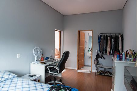 Casa à venda com 350m², 5 quartos e 3 vagasSuíte 2