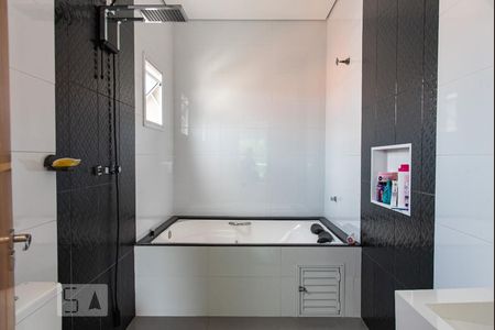 Casa à venda com 350m², 5 quartos e 3 vagasBanheiro da suíte 1