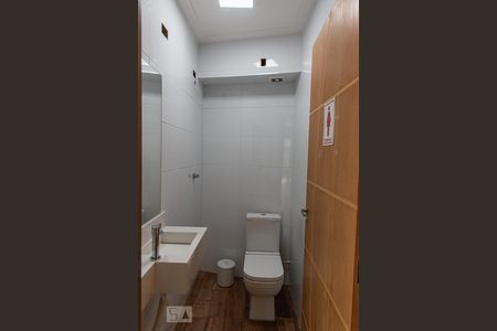 Casa à venda com 350m², 5 quartos e 3 vagasBanheiro externo