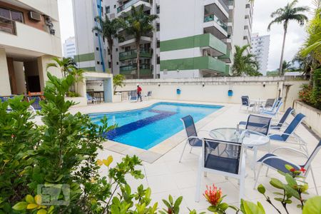 Apartamento para alugar com 75m², 2 quartos e 1 vaga Apartamento para alugar com 75m², 2 quartos e 1 vagaÁrea Comum - Piscina