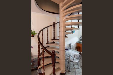 Escada de casa à venda com 4 quartos, 149m² em Jardim Grimaldi, São Paulo