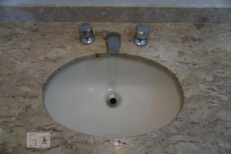 Apartamento à venda com 68m², 1 quarto e 1 vagaDetalhe do banheiro