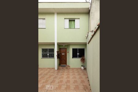 Casa à venda com 110m², 2 quartos e 2 vagas Casa à venda com 110m², 2 quartos e 2 vagasFachada