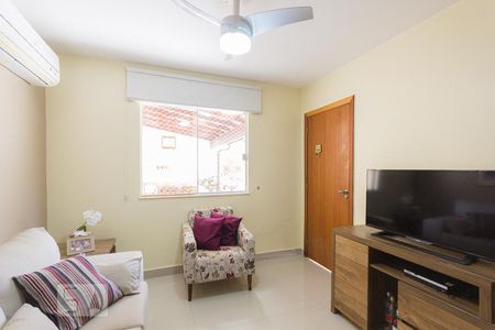 Sala de casa de condomínio à venda com 3 quartos, 90m² em Pechincha, Rio de Janeiro