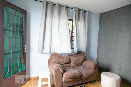 Sala de casa à venda com 2 quartos, 90m² em Vila Carmosina, São Paulo