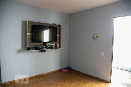 Sala de casa à venda com 2 quartos, 90m² em Vila Carmosina, São Paulo