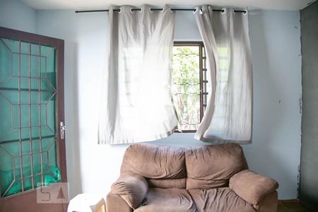 Sala de casa à venda com 2 quartos, 90m² em Vila Carmosina, São Paulo