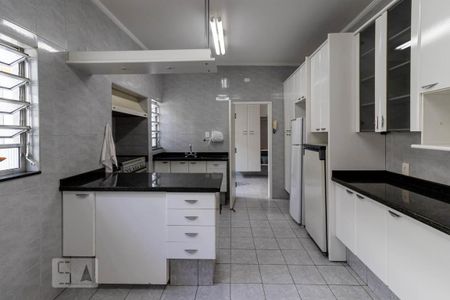 Casa para alugar com 430m², 3 quartos e 6 vagas Casa para alugar com 430m², 3 quartos e 6 vagasCozinha