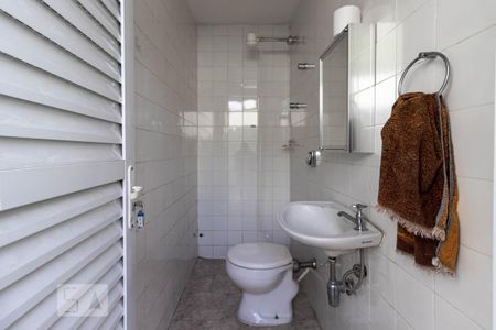 Casa para alugar com 430m², 3 quartos e 6 vagas Casa para alugar com 430m², 3 quartos e 6 vagasBanheiro de Serviço
