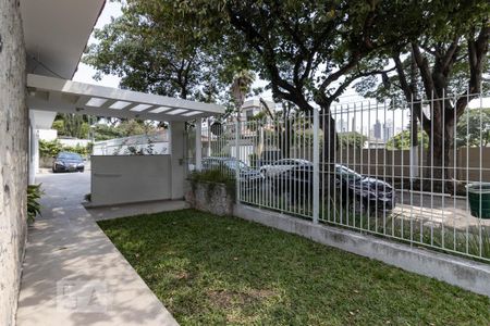Casa para alugar com 430m², 3 quartos e 6 vagas Casa para alugar com 430m², 3 quartos e 6 vagasEntrada