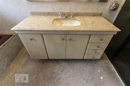 Casa para alugar com 430m², 3 quartos e 6 vagas Casa para alugar com 430m², 3 quartos e 6 vagasSuíte
