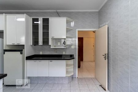 Casa para alugar com 430m², 3 quartos e 6 vagas Casa para alugar com 430m², 3 quartos e 6 vagasCozinha
