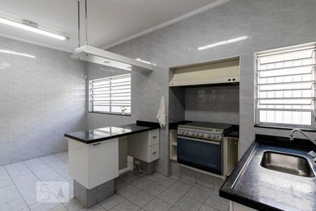 Casa para alugar com 430m², 3 quartos e 6 vagas Casa para alugar com 430m², 3 quartos e 6 vagasCozinha