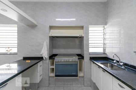 Casa para alugar com 430m², 3 quartos e 6 vagas Casa para alugar com 430m², 3 quartos e 6 vagasCozinha