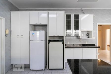 Casa para alugar com 430m², 3 quartos e 6 vagas Casa para alugar com 430m², 3 quartos e 6 vagasCozinha