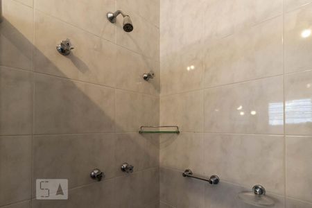 Casa para alugar com 430m², 3 quartos e 6 vagas Casa para alugar com 430m², 3 quartos e 6 vagasSuíte