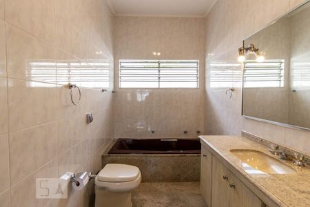 Casa para alugar com 430m², 3 quartos e 6 vagas Casa para alugar com 430m², 3 quartos e 6 vagasSuíte