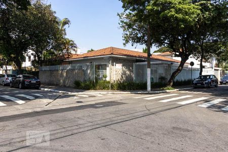 Casa para alugar com 430m², 3 quartos e 6 vagas Casa para alugar com 430m², 3 quartos e 6 vagasFachada
