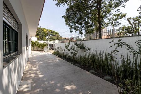 Casa para alugar com 430m², 3 quartos e 6 vagas Casa para alugar com 430m², 3 quartos e 6 vagasEntrada
