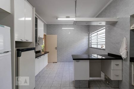 Casa para alugar com 430m², 3 quartos e 6 vagas Casa para alugar com 430m², 3 quartos e 6 vagasCozinha