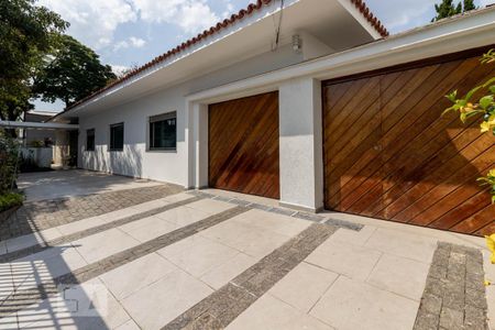 Casa para alugar com 430m², 3 quartos e 6 vagas Casa para alugar com 430m², 3 quartos e 6 vagasGaragem