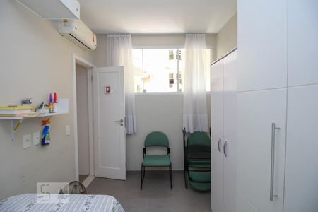 Apartamento à venda com 400m², 6 quartos e 2 vagasQuarto de Serviço