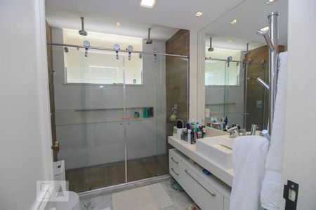 Apartamento à venda com 400m², 6 quartos e 2 vagasBanheiro da Suíte