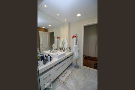 Apartamento à venda com 400m², 6 quartos e 2 vagasBanheiro da Suíte