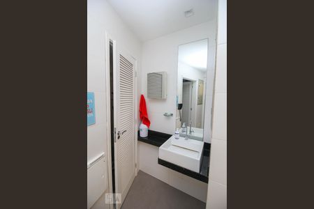 Apartamento à venda com 400m², 6 quartos e 2 vagasBanheiro de Serviço