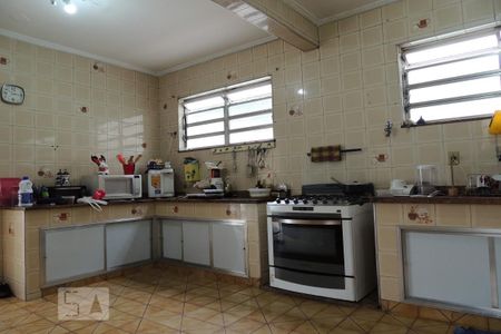 Casa à venda com 450m², 4 quartos e 8 vagasCozinha - Armários