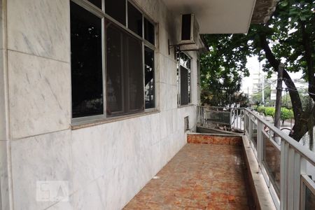 Casa à venda com 450m², 4 quartos e 8 vagasVaranda