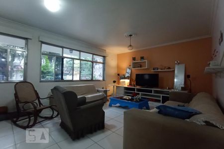Casa à venda com 450m², 4 quartos e 8 vagasSala